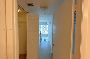 41 SE 5th St, Miami, FL 33131 - Photo 21