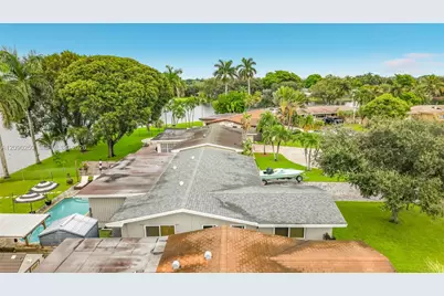 1150 NW 86th Ter, Pembroke Pines, FL 33024 - Photo 51