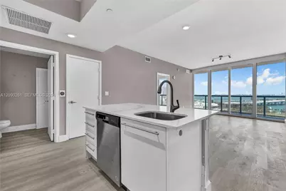 888 Biscayne Blvd #1710, Miami, FL 33132 - Photo 3