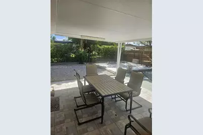 5318 W 4th Ln, Hialeah, FL 33012 - Photo 13