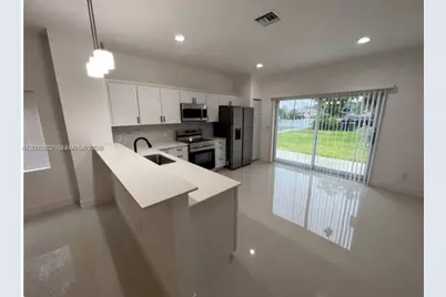 216 NW 9th St, Hallandale Beach, FL 33009 - Photo 5