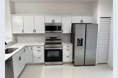 216 NW 9th St, Hallandale Beach, FL 33009 - Photo 3