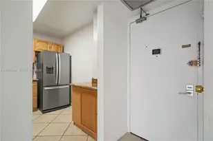 20335 W Country Club Dr, Aventura, FL 33180 - Photo 13