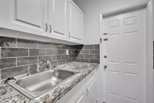 8010 Tatum Waterway Dr, Miami Beach, FL 33141 - Photo 15