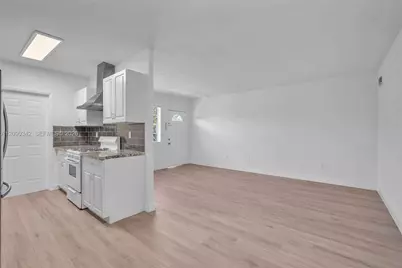 8010 Tatum Waterway Dr #5, Miami Beach, FL 33141 - Photo 9