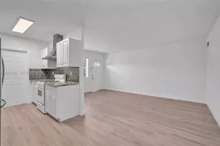 8010 Tatum Waterway Dr, Miami Beach, FL 33141 - Photo 9