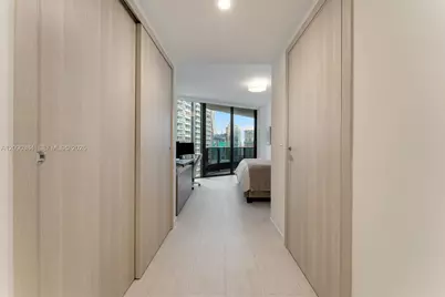 1000 Brickell Plz #2401, Miami, FL 33131 - Photo 11