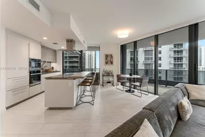 1000 Brickell Plz #2401, Miami, FL 33131 - Photo 7