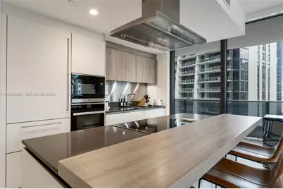 1000 Brickell Plz #2401, Miami, FL 33131 - Photo 9