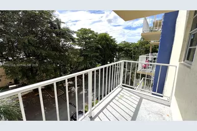 4550 NW 9 St #406E, Miami, FL 33126 - Photo 9