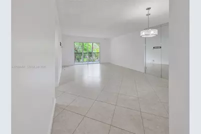 2212 S Cypress Bend Dr #301, Pompano Beach, FL 33069 - Photo 5