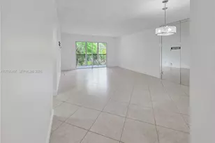 2212 S Cypress Bend Dr, Pompano Beach, FL 33069 - Photo 5