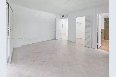 2212 S Cypress Bend Dr #301, Pompano Beach, FL 33069 - Photo 13