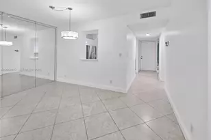 2212 S Cypress Bend Dr, Pompano Beach, FL 33069 - Photo 7