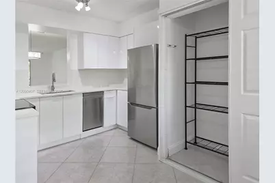 2212 S Cypress Bend Dr #301, Pompano Beach, FL 33069 - Photo 3
