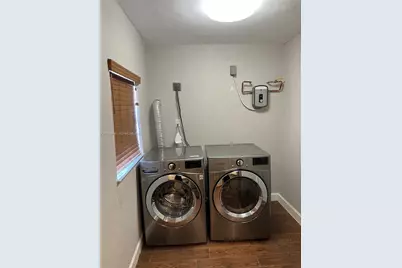 217 SW 10th St, Hallandale Beach, FL 33009 - Photo 9
