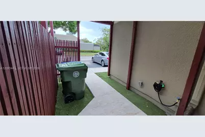 1441 W Fairway Rd, Pembroke Pines, FL 33026 - Photo 3