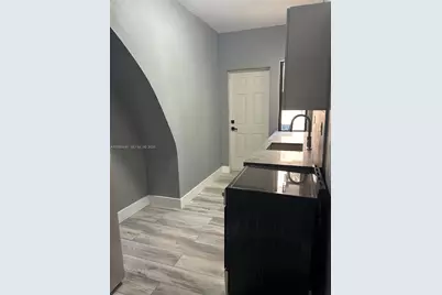 7734 Byron Ave #6, Miami Beach, FL 33141 - Photo 5