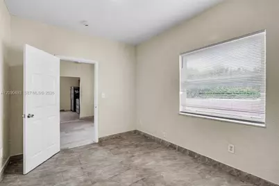 285 NW 44th St #4, Miami, FL 33127 - Photo 13
