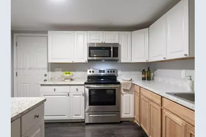 1051 Lake Dr, Other City - In The State Of Florida, FL 32055 - Photo 5