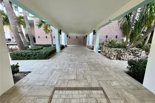 2899 Collins Ave, Miami Beach, FL 33140 - Photo 21