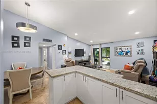 917 NE 199th St, Miami, FL 33179 - Photo 17