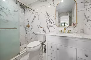 917 NE 199th St, Miami, FL 33179 - Photo 23