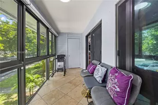 917 NE 199th St, Miami, FL 33179 - Photo 9