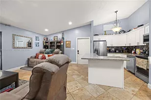 917 NE 199th St, Miami, FL 33179 - Photo 15