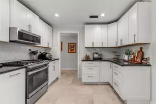 10420 SW 99th St, Miami, FL 33176 - Photo 13