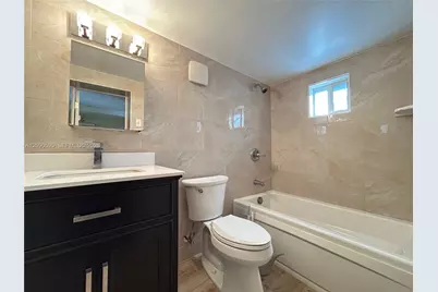 140 Iroquois St #B, Miami Springs, FL 33166 - Photo 11