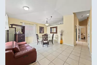 12711 NW 99th Pl, Hialeah Gardens, FL 33018 - Photo 7