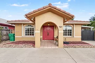 12711 NW 99th Pl, Hialeah Gardens, FL 33018 - Photo 3