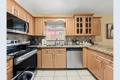 12711 NW 99th Pl, Hialeah Gardens, FL 33018 - Photo 13