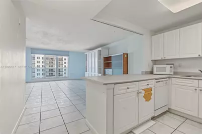 2301 Collins Ave #1420, Miami Beach, FL 33139 - Photo 5