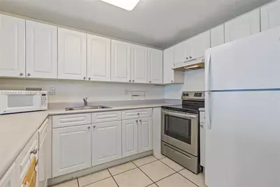 2301 Collins Ave #1420, Miami Beach, FL 33139 - Photo 7