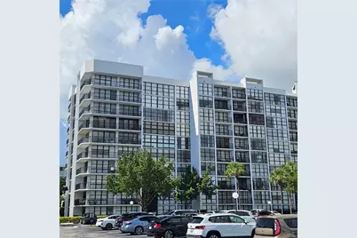 1000 Parkview Dr #124, Hallandale Beach, FL 33009 - Photo 1
