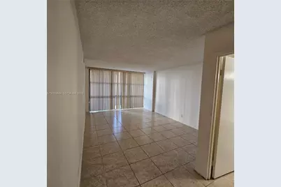 1000 Parkview Dr #124, Hallandale Beach, FL 33009 - Photo 7