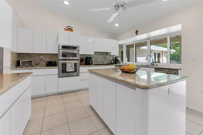7915 SW 155th St, Palmetto Bay, FL 33157 - Photo 27
