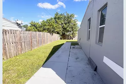 1730 SW 64th Ter, North Lauderdale, FL 33068 - Photo 21