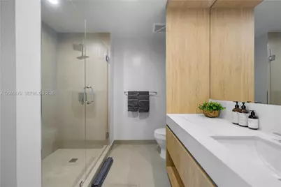 11 NE 6th St #2411, Miami, FL 33132 - Photo 7