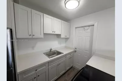 2325 Arthur St #10, Hollywood, FL 33020 - Photo 7