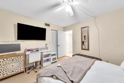 424 SE 10th St #104, Dania Beach, FL 33004 - Photo 15