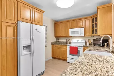 424 SE 10th St #104, Dania Beach, FL 33004 - Photo 17