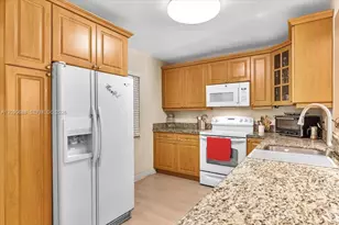 424 SE 10th St, Dania Beach, FL 33004 - Photo 17