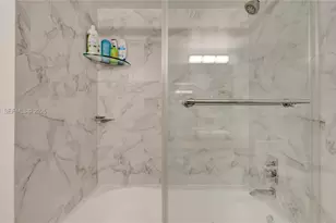 41 SE 5th St, Miami, FL 33131 - Photo 29