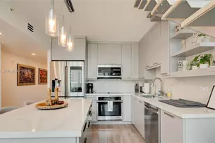 41 SE 5th St, Miami, FL 33131 - Photo 9
