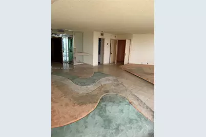 1000 Quayside Ter #1807, Miami, FL 33138 - Photo 17