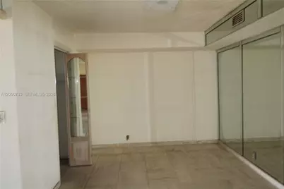 1000 Quayside Ter #1807, Miami, FL 33138 - Photo 3
