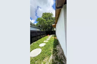 1560 NW 124th St, North Miami, FL 33167 - Photo 23